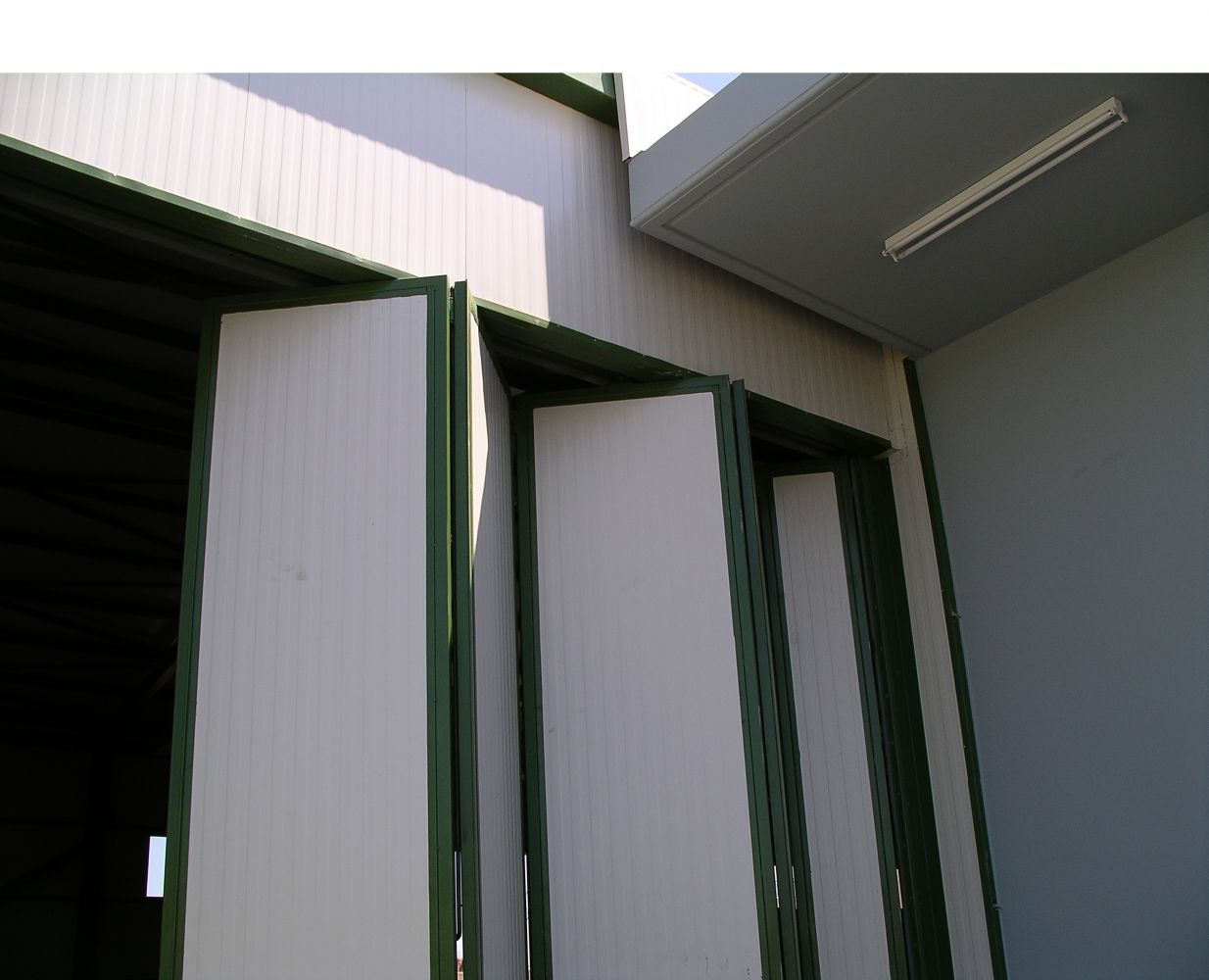 Niko B Folding Door Track Systems